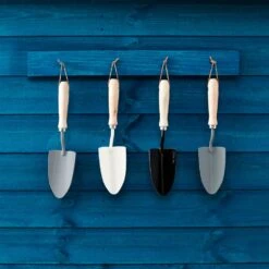 Ronseal Direct To Metal Paint White Gloss 2.5L -Decor Pro Shop L068525 b 04 5e79