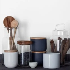 Crown EasyClean Kitchen Paint With GreaseGuard+ Pure Brilliant White 2.5L -Decor Pro Shop L071082 b 04 7f33