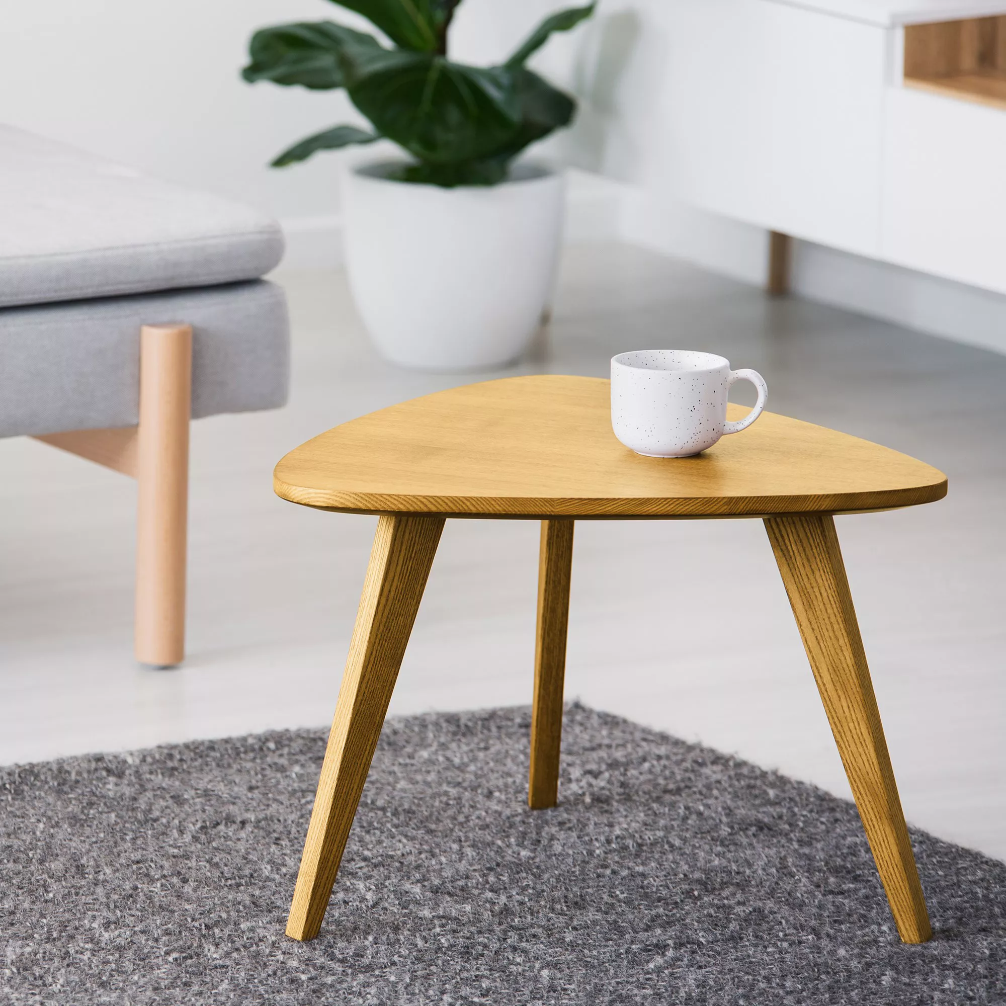 Ronseal Interior Oak Gloss Varnish, 250ml 4 Ronseal Interior Oak Gloss Varnish, 250ml - Image 4